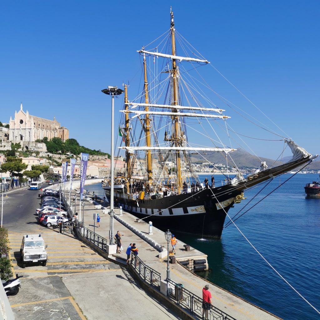 Nave Palinuro della Marina Militare Italiana a Gaeta