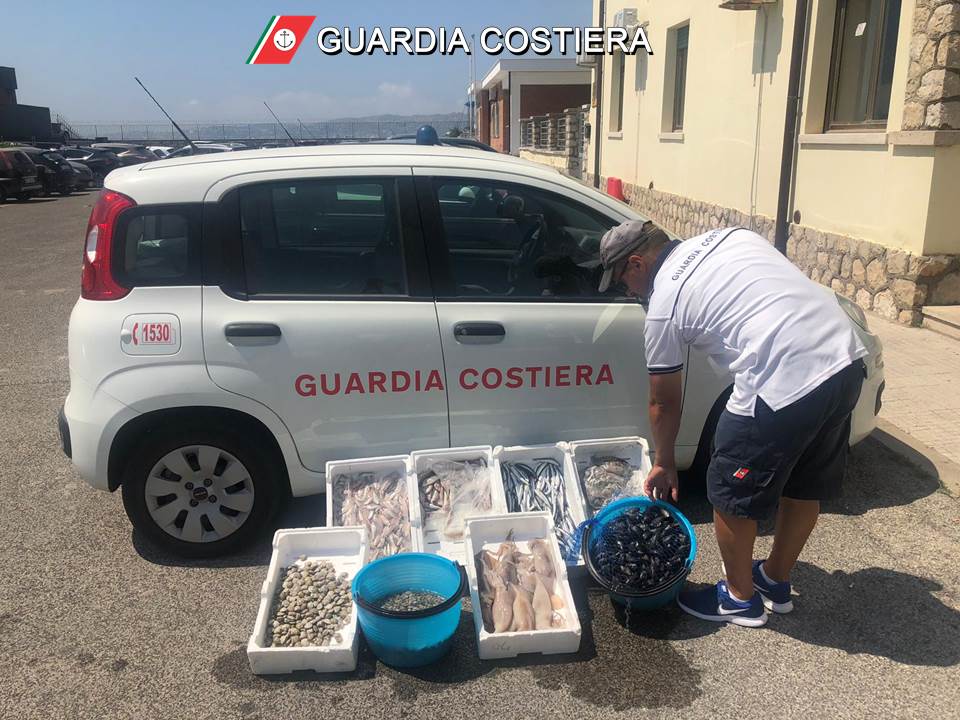 Guardia Costiera: altro sequestro di prodotto ittico venduto in spiaggia sotto il sole tra i bagnanti