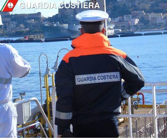 Guardia Costiera blocca nave mercantile in porto